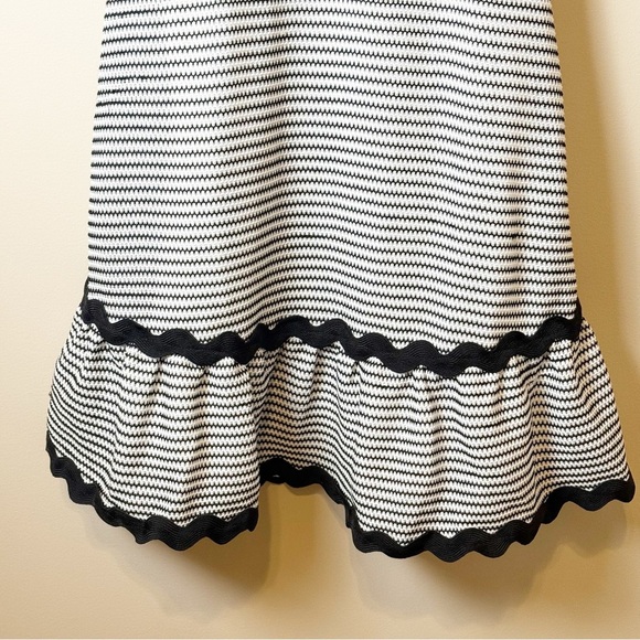Petal & Pup SAVVY MIDI DRESS - BLACK/WHITE SIZE S - Picture 9 of 16